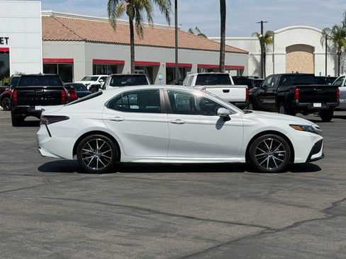 Used 2023 Toyota Camry SE FWD image 4
