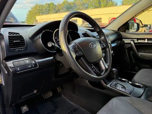 Used 2013 Kia Sorento LX AWD/4WD image 17