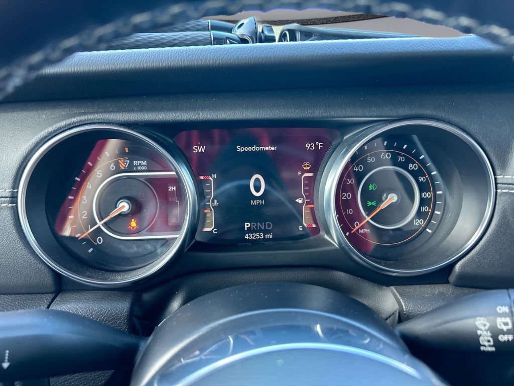 Used 2022 Jeep Wrangler Unlimited Sahara w/ Cold Weather Group AWD/4WD image 19