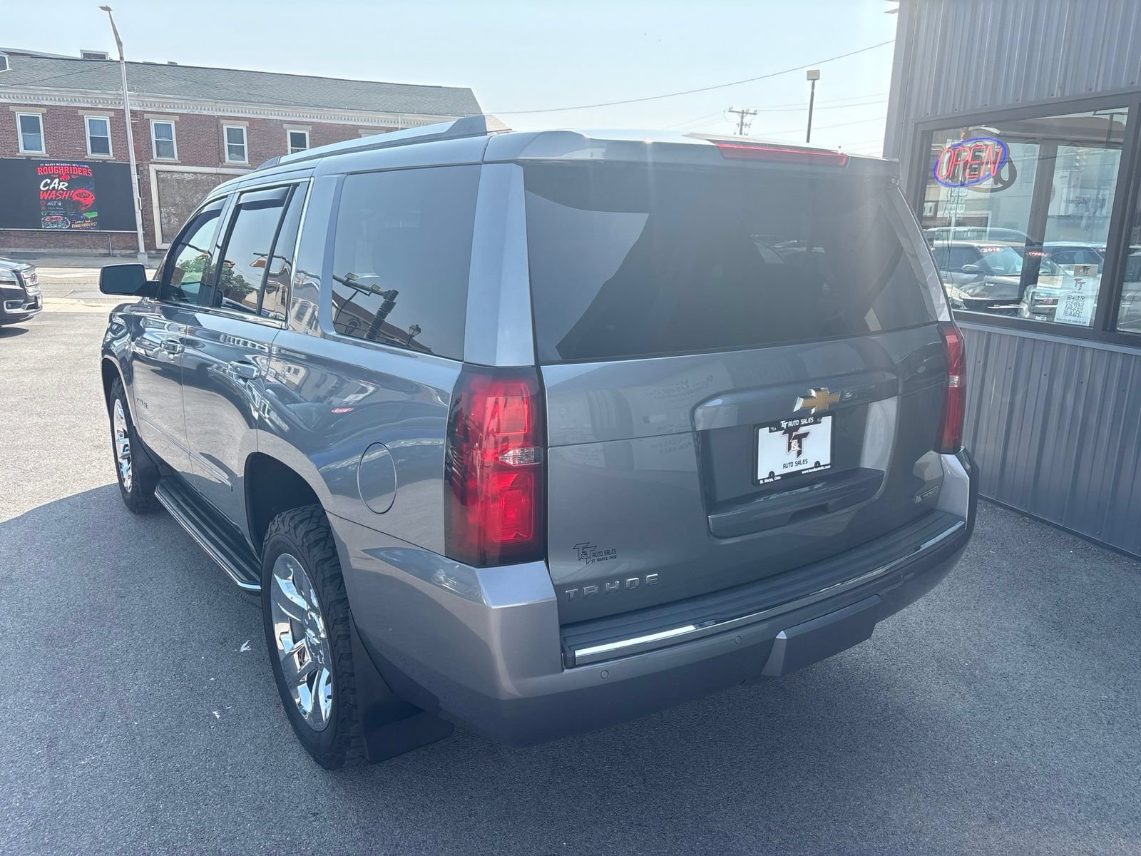 Used 2018 Chevrolet Tahoe Premier w/ Max Trailering Package AWD/4WD image 3