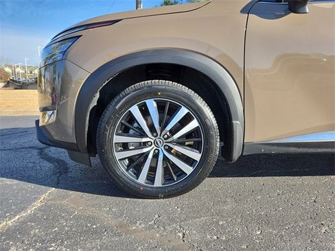 Certified 2024 Nissan Pathfinder Platinum w/ Cargo Package image 39