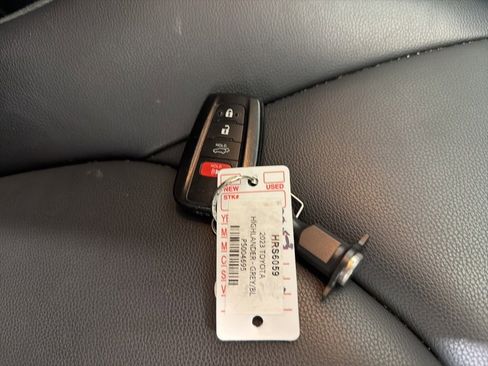Used 2023 Toyota Highlander L image 36