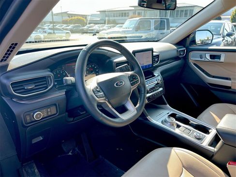 Used 2023 Ford Explorer Limited image 10