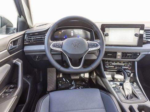 New 2026 Volkswagen Jetta SE image 5