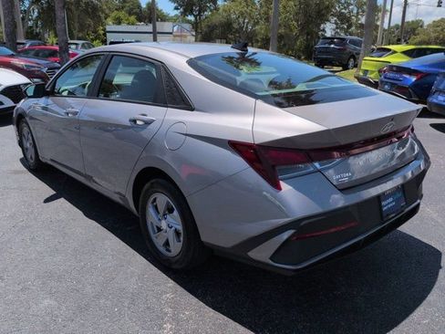 Certified 2025 Hyundai Elantra SE FWD image 6