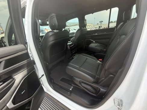 Used 2022 Jeep Wagoneer Series III w/ Premium Group I RWD image 22