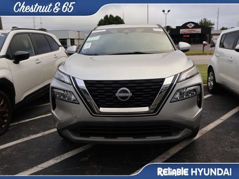 Used 2023 Nissan Rogue SV FWD image 7