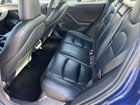 Used 2022 Tesla Model 3 Standard Range image 16