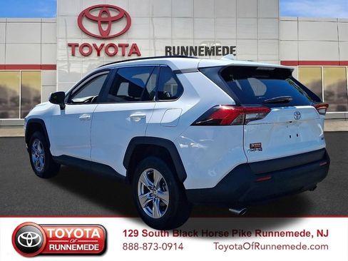 Used 2024 Toyota RAV4 XLE FWD image 4