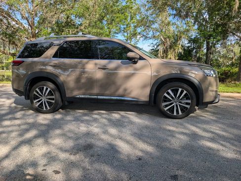 Used 2025 Nissan Pathfinder Platinum w/ Cargo Package image 10