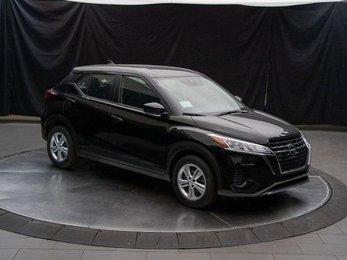 New 2025 Nissan Kicks Play S image 2