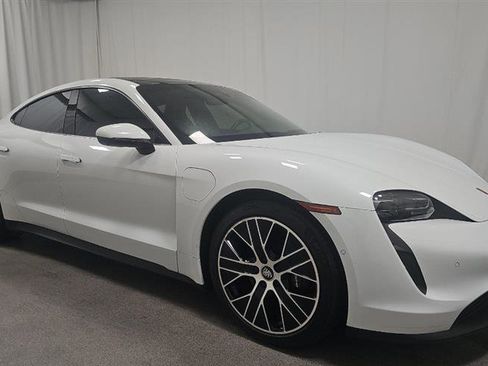 Used 2022 Porsche Taycan image 3
