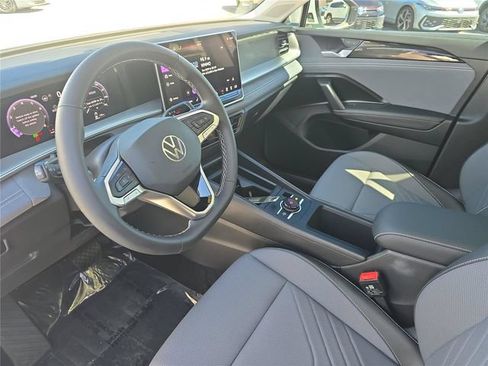 Used 2026 Volkswagen Tiguan SE FWD image 15