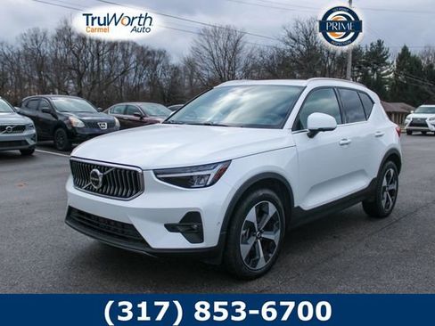 Used 2025 Volvo XC40 B5 Plus image 1