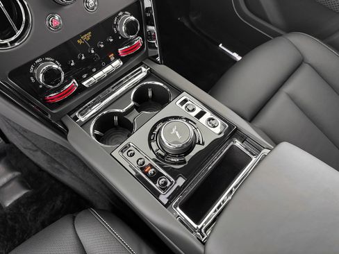New 2026 Rolls-Royce Cullinan Black Badge image 21