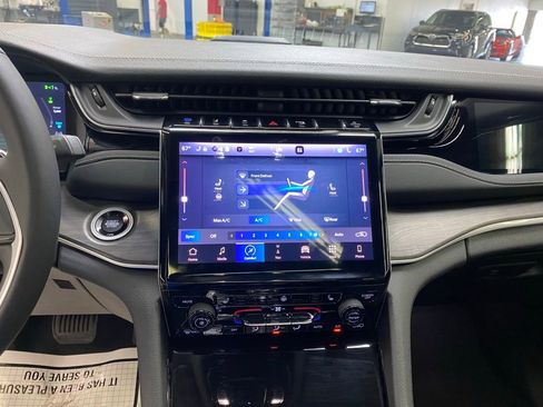 Used 2023 Jeep Grand Cherokee 4WD 4xe image 24