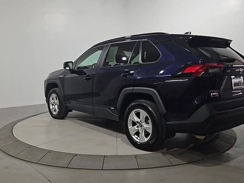 Used 2021 Toyota RAV4 XLE w/ Convenience Package image 3