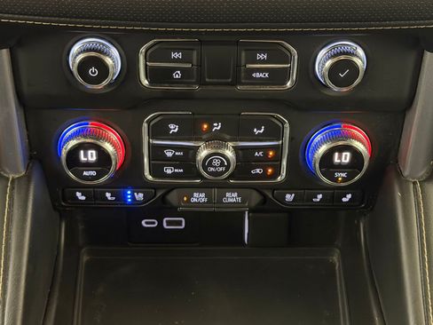 Used 2021 GMC Yukon XL SLT RWD image 28