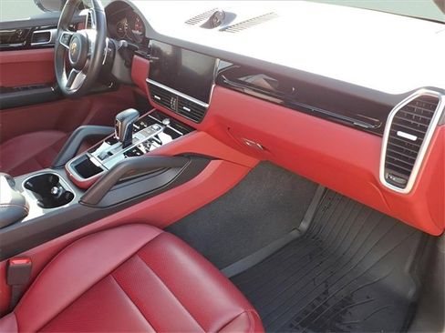 Used 2023 Porsche Cayenne Platinum Edition image 20