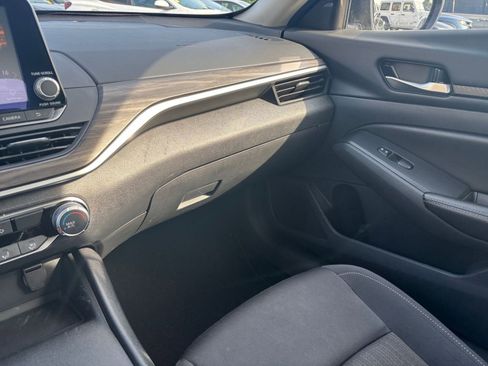 Used 2025 Nissan Altima 2.5 SV FWD image 35