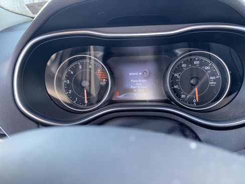 Used 2019 Jeep Cherokee Limited AWD/4WD image 2