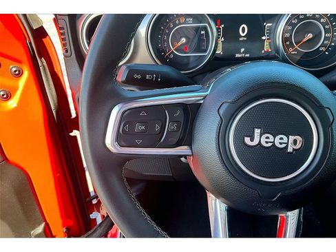 Used 2023 Jeep Gladiator Overland AWD/4WD image 20