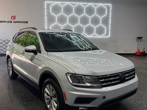 Used 2018 Volkswagen Tiguan SE w/ Panoramic Sunroof Package FWD image 11