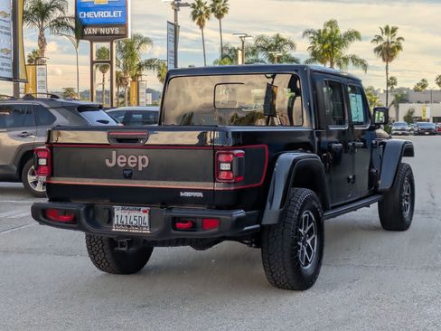 Used 2024 Jeep Gladiator Rubicon w/ Technology Group image 5