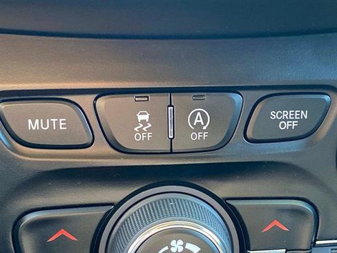 Used 2023 Jeep Cherokee Altitude Lux image 28