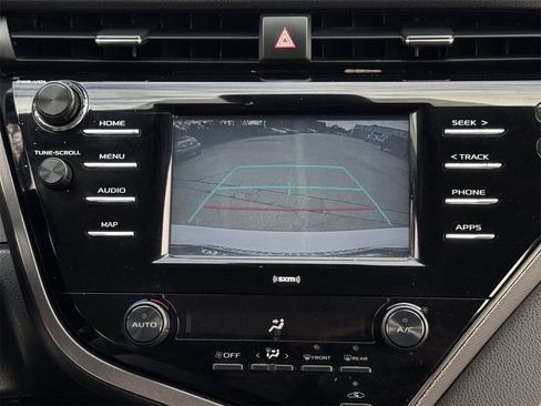Used 2020 Toyota Camry image 16