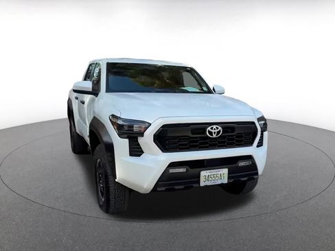 Used 2025 Toyota Tacoma TRD Off-Road image 3