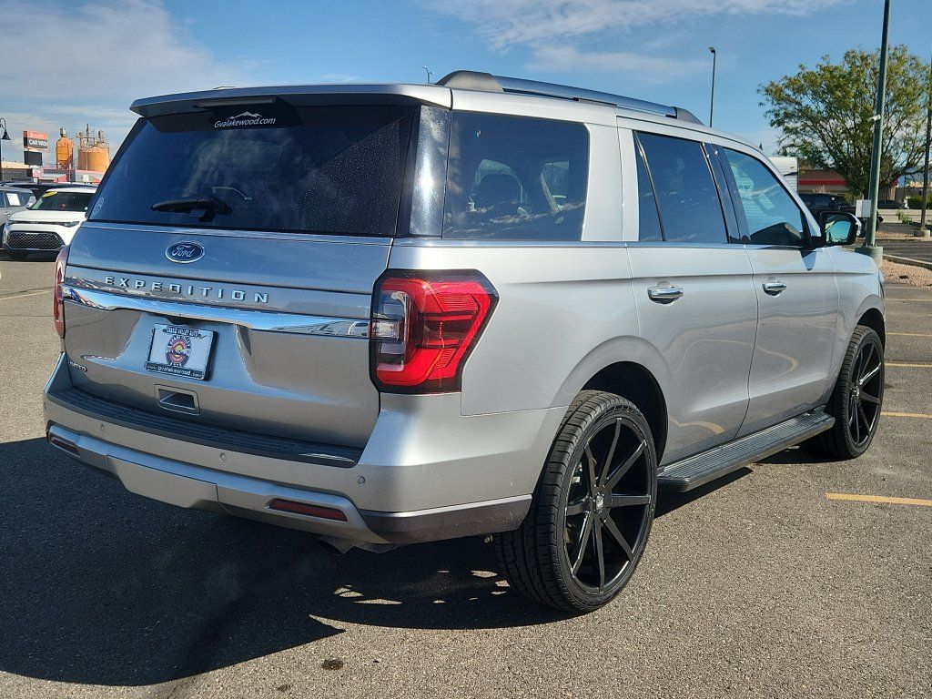 Used 2024 Ford Expedition Limited AWD/4WD image 3