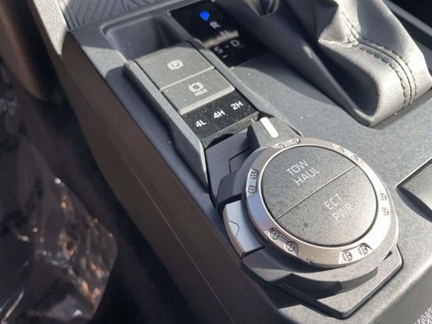 Used 2025 Toyota Tacoma SR5 image 36