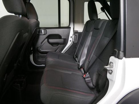 Used 2025 Jeep Wrangler Unlimited Rubicon AWD/4WD image 18