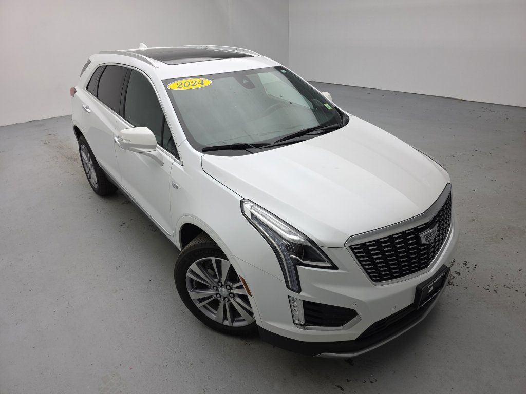 Used 2024 Cadillac XT5 Premium Luxury AWD/4WD image 2
