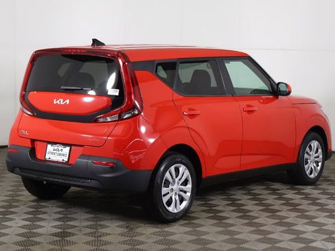 Used 2022 Kia Soul LX image 7