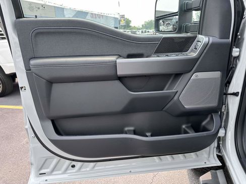 New 2026 Ford F250 Lariat w/ Black Appearance Package AWD/4WD image 9