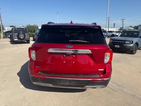 Used 2020 Ford Explorer XLT w/ Equipment Group 202A RWD image 7