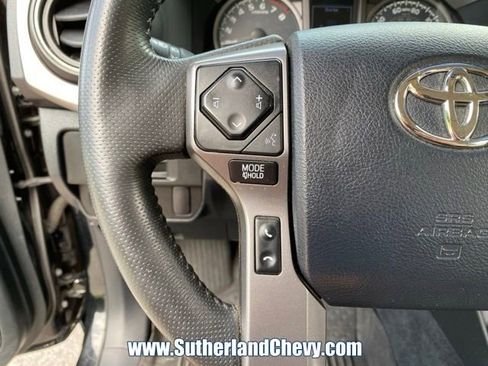 Used 2017 Toyota Tacoma 4x4 Double Cab image 22