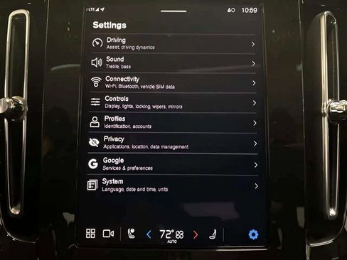 Used 2025 Volvo XC40 B5 Core image 7