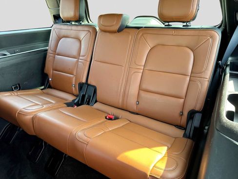 Used 2019 Lincoln Navigator Reserve AWD/4WD image 21