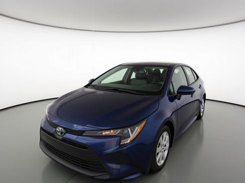 Used 2025 Toyota Corolla LE image 3