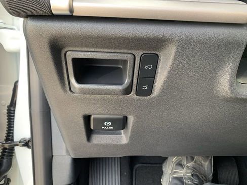 New 2025 Ford Expedition Active image 21