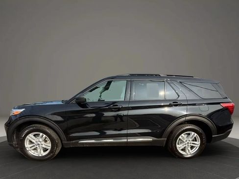 Used 2021 Ford Explorer XLT AWD/4WD image 8