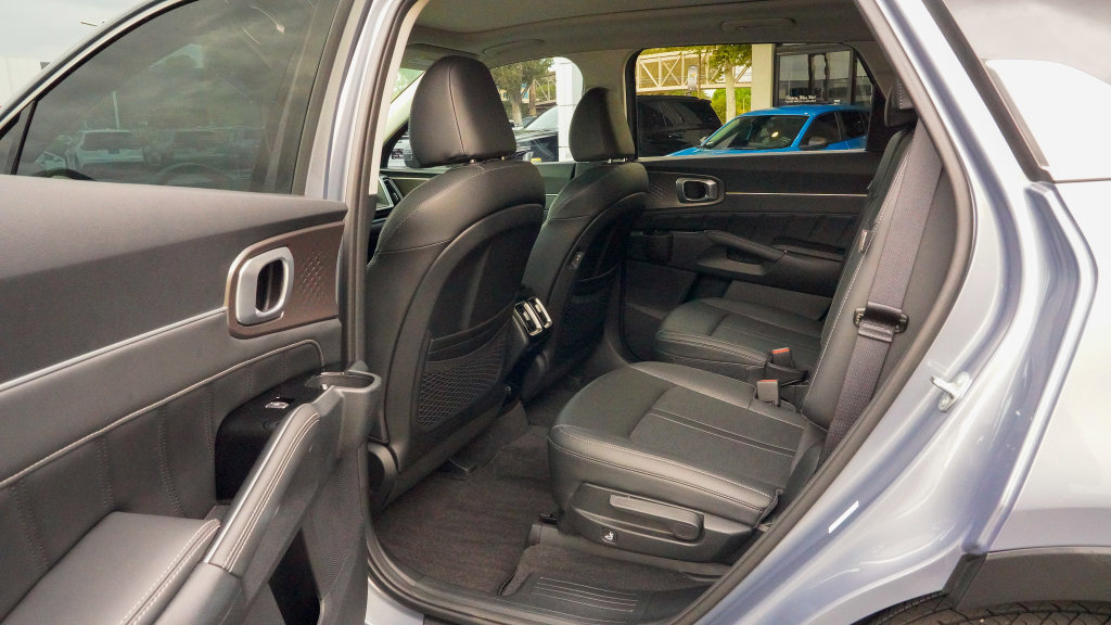 Used 2025 Kia Sorento SX FWD image 12