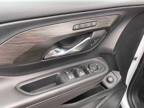 Used 2022 GMC Terrain SLT w/ Tech Package image 12