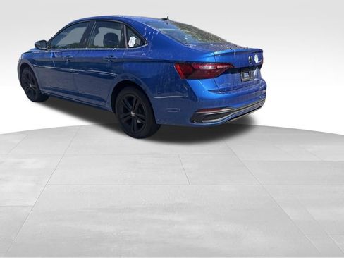 Used 2023 Volkswagen Jetta SE FWD image 16