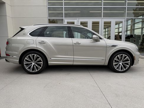 Used 2021 Bentley Bentayga image 5