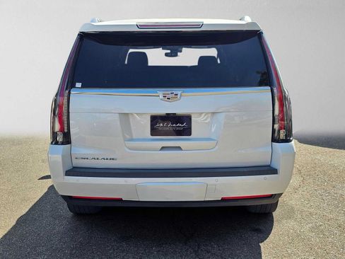 Used 2020 Cadillac Escalade ESV Platinum AWD/4WD image 4