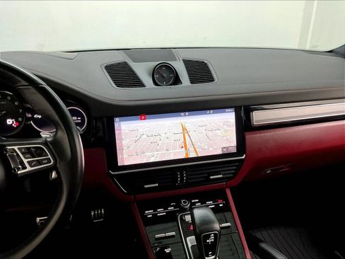 Used 2019 Porsche Cayenne Turbo AWD/4WD image 22